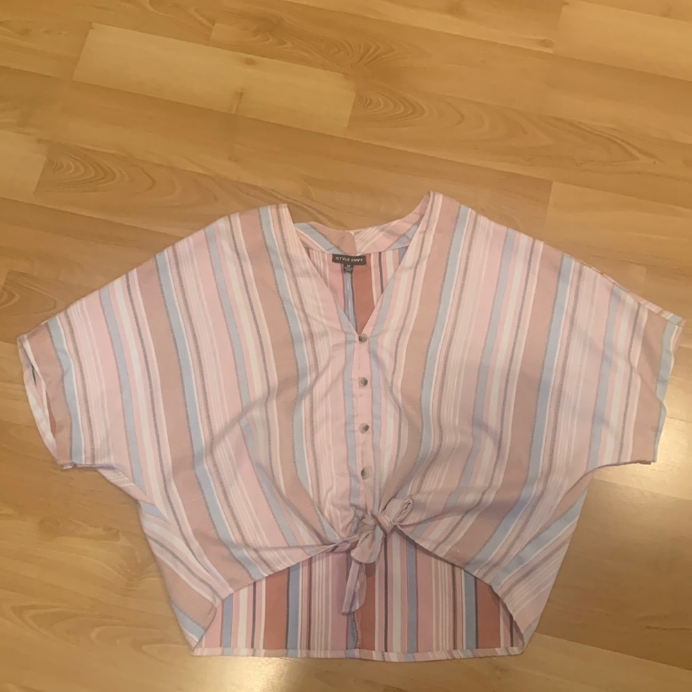 Front-tie shirt